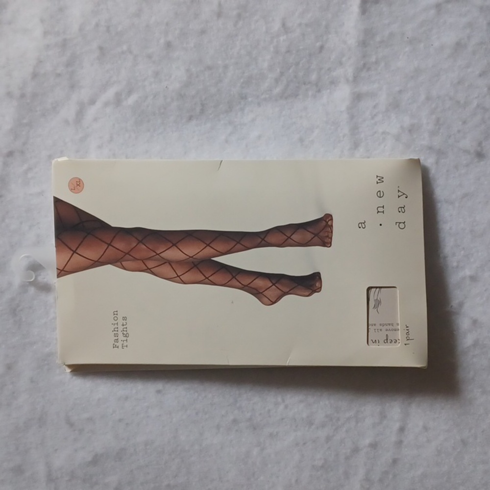 A new day woman's diamond shape black sheer tights